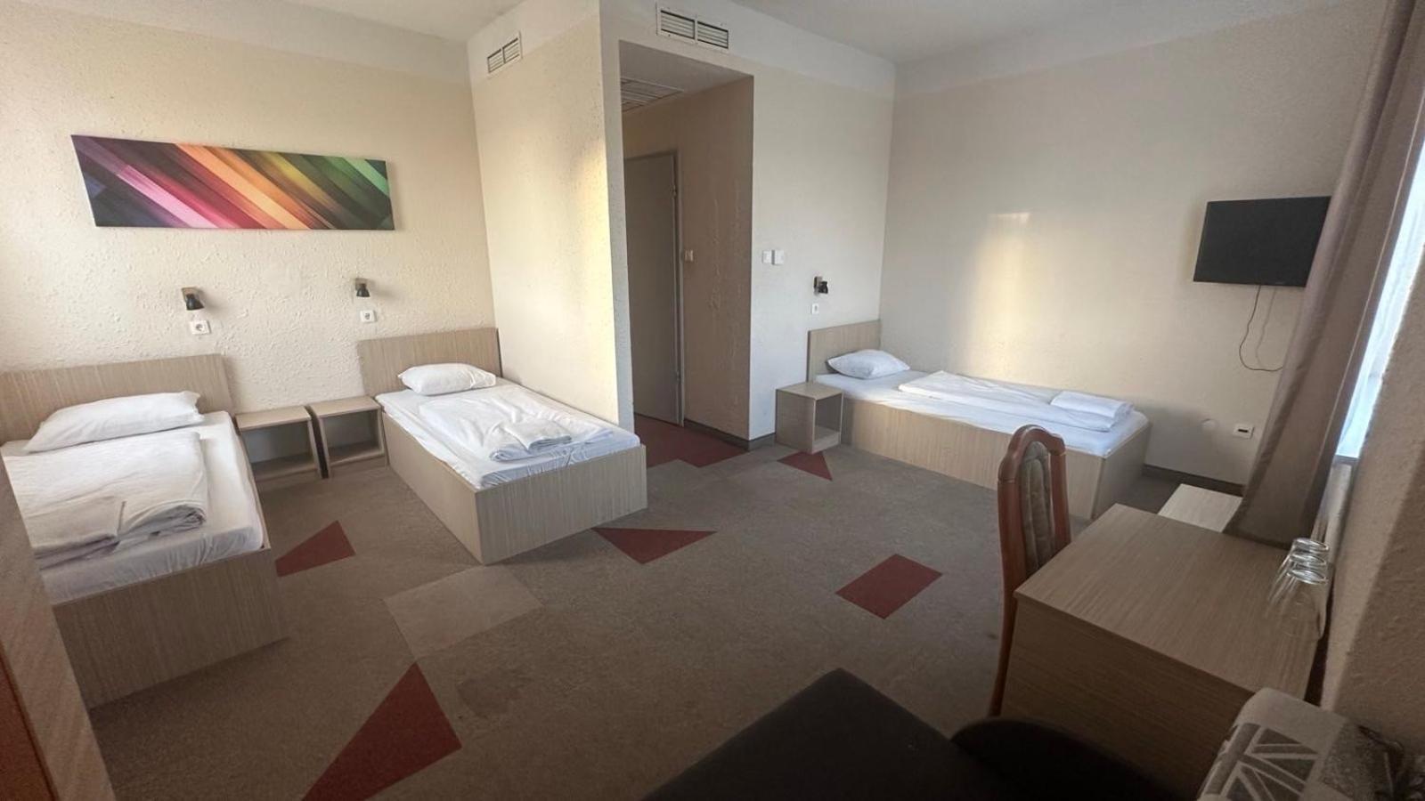 Free Parking, Free Breakfast, Only 15 Minutes To City Center — Photos 2