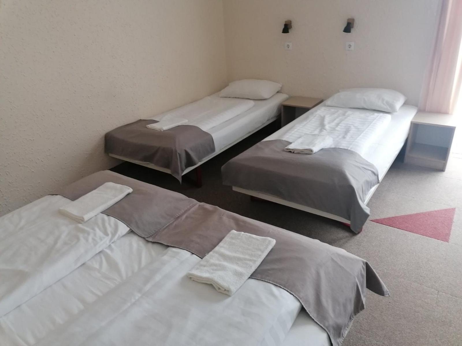 Free Parking, Free Breakfast, Only 15 Minutes To City Center, Budapest